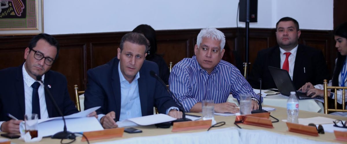 Gabinete turístico busca solución a la situación de la basura en Bocas del Toro