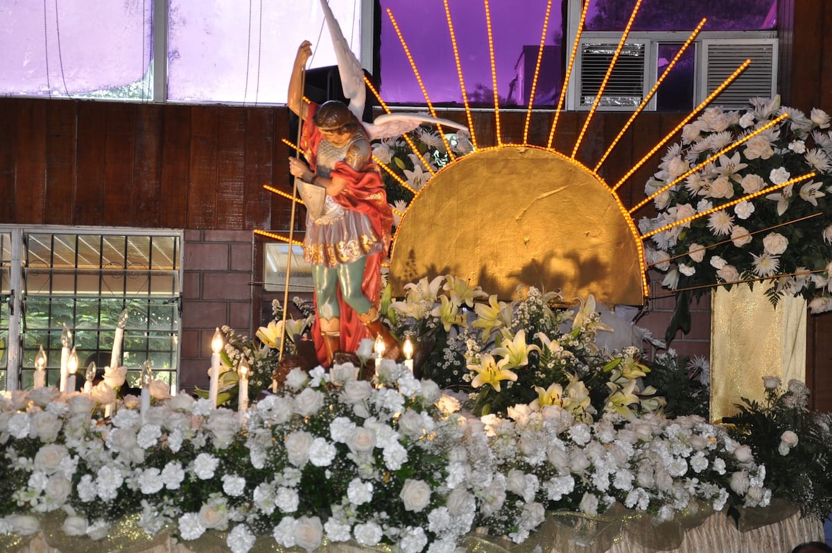 Celebrarán las patronales de San Miguel Arcángel sin su párroco, el sacerdote separado Karl Madrid