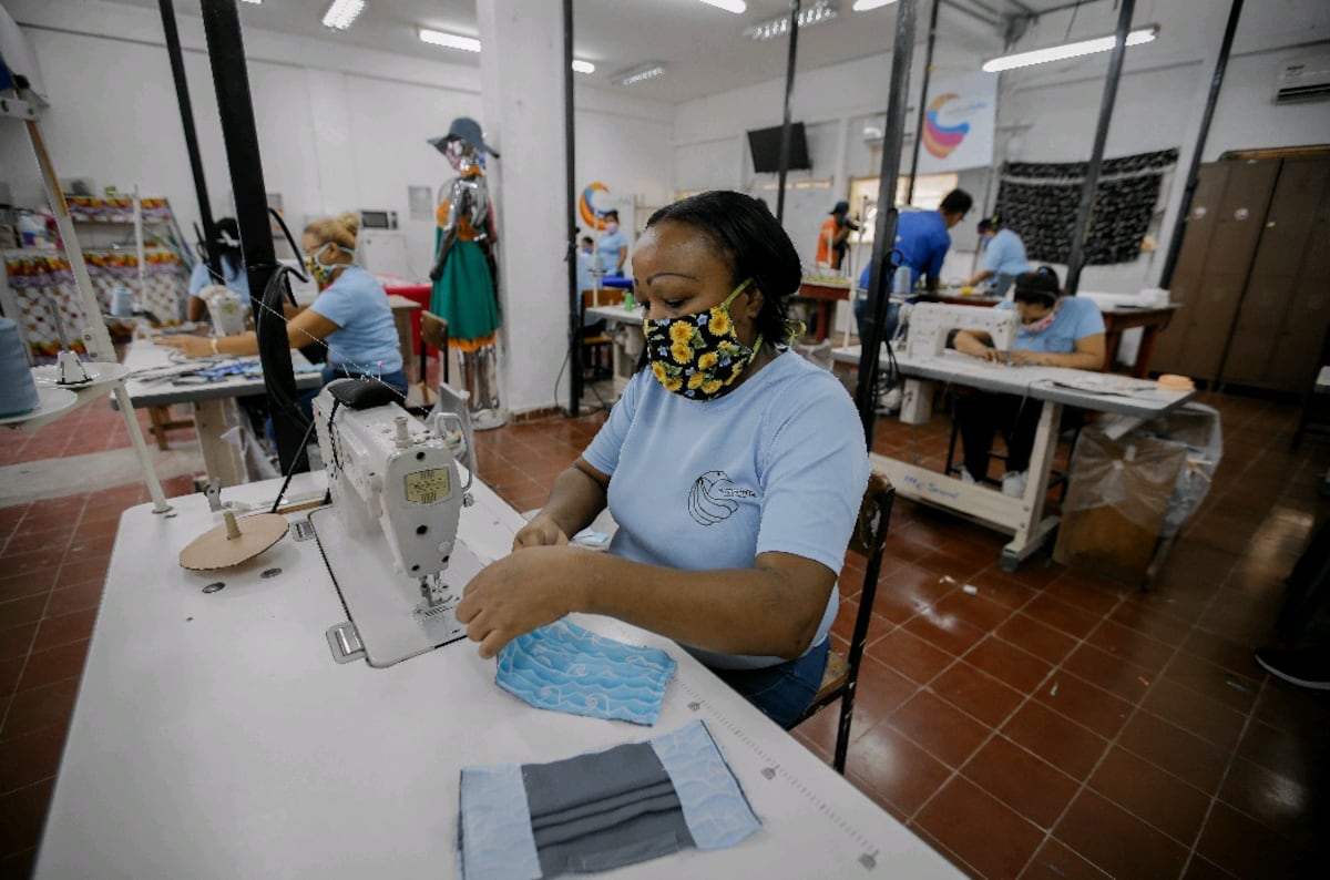 Buena noticia: Privadas de libertad confeccionan mascarillas