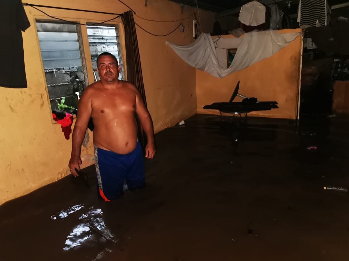 Inundaciones, árboles caídos, desprendimiento de techos y colapsos de muros, reporta Sinaproc