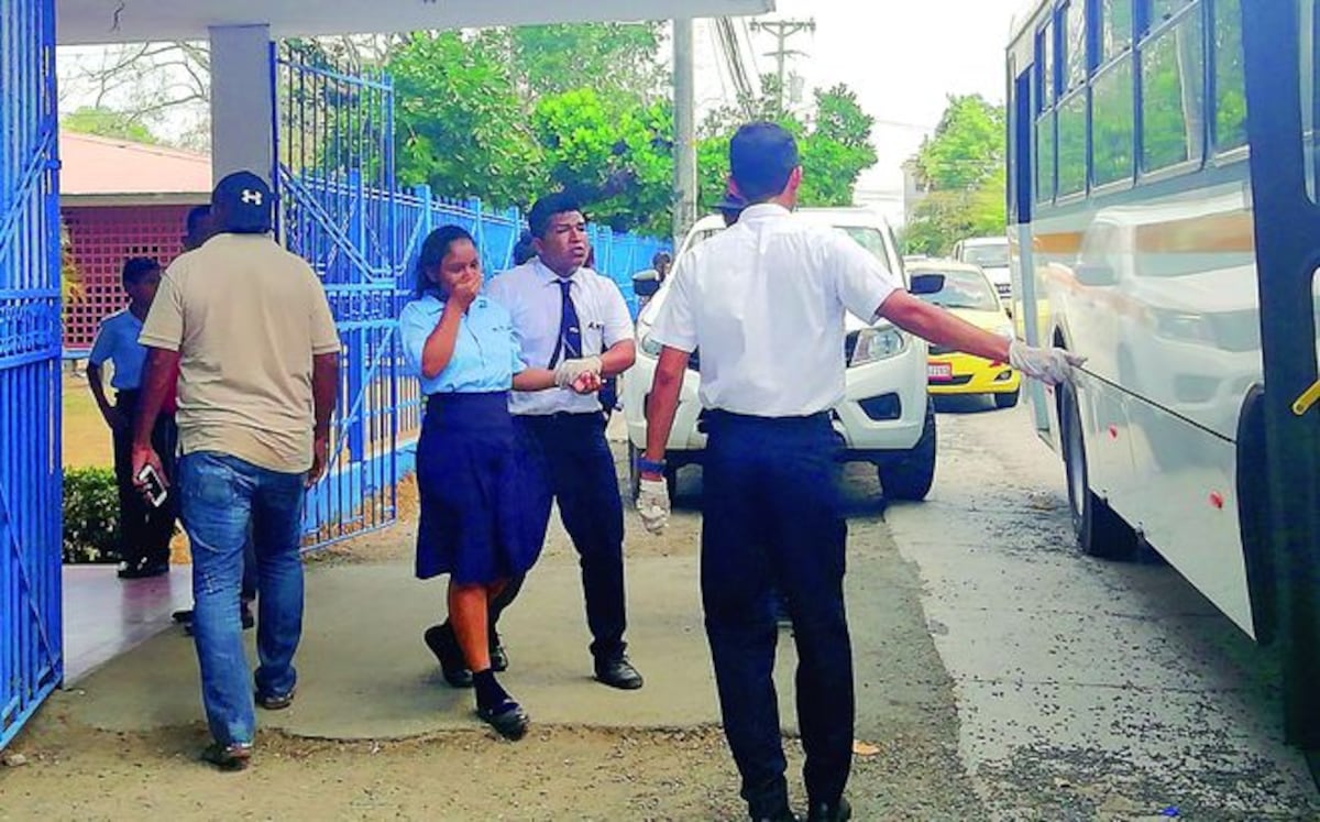 Atentado.Estudiantes y docentes se desmayaron, tuvieron que desalojar el plantel