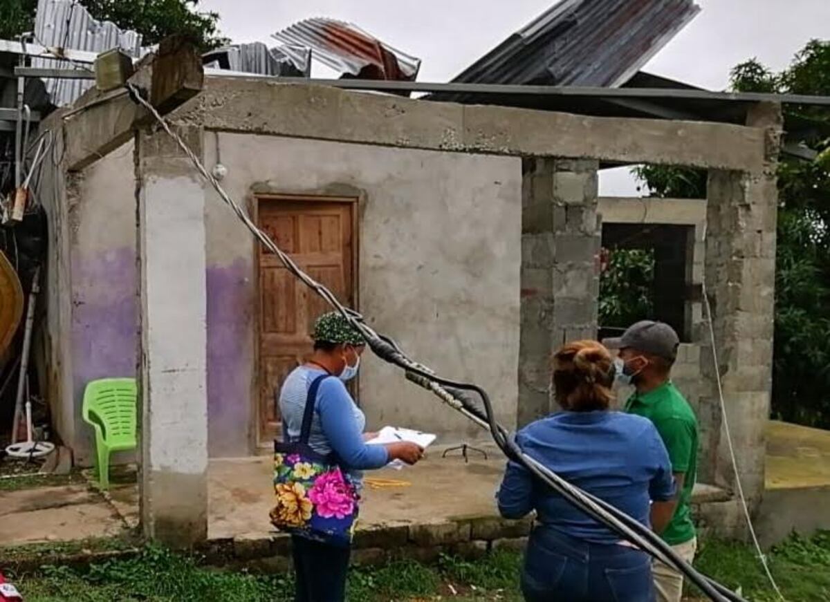 Llevan ayuda a familias afectadas por mal tiempo