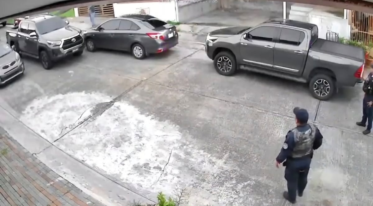 Se identificaron como policías, llegaron con luces de escolta y salieron con un Mitsubishi: ¿Qué pasó en El Crisol? +VIDEO