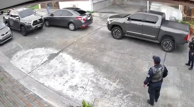 Se identificaron como policías, llegaron con luces de escolta y salieron con un Mitsubishi: ¿Qué pasó en El Crisol? +VIDEO 