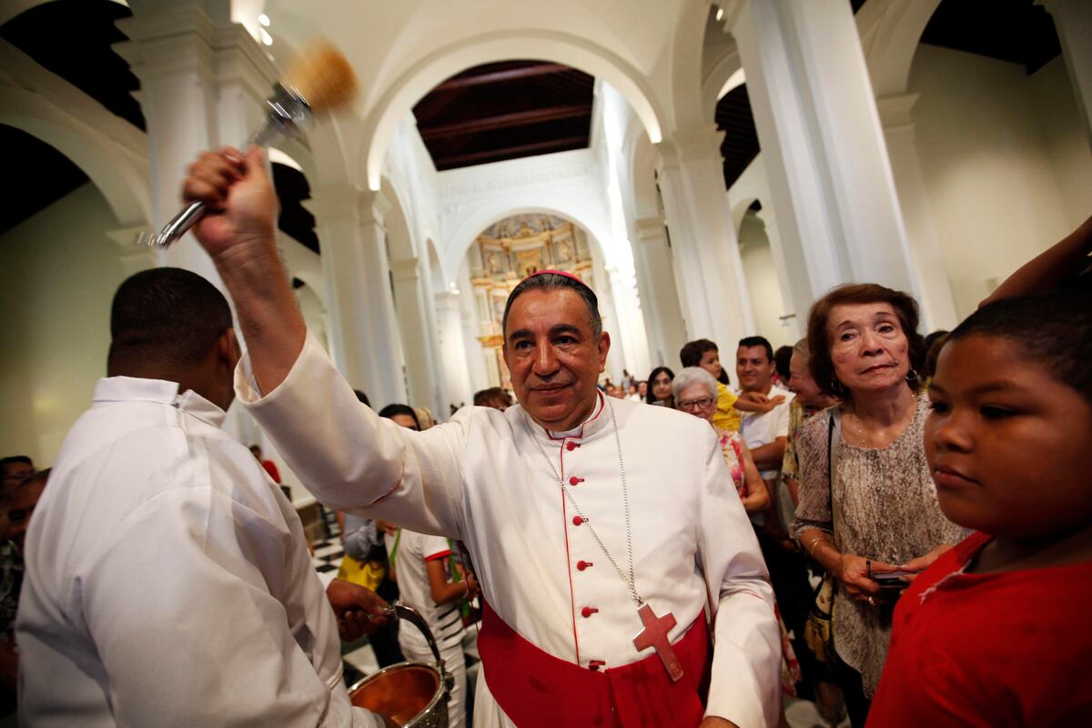 Monseñor Ulloa aboga por tender la mano a migrantes y atacar la trata de personas