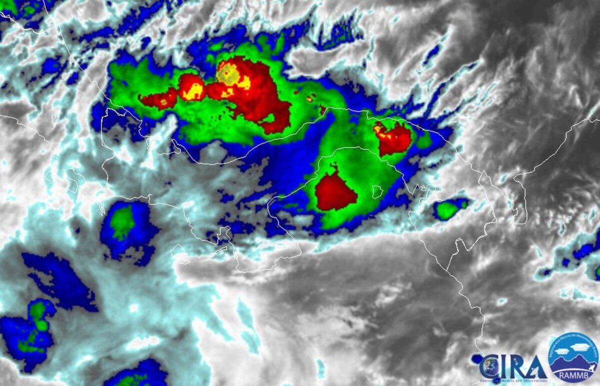 Diluvio en el ‘Black Friday’. Lluvias seguirán por las próximas horas