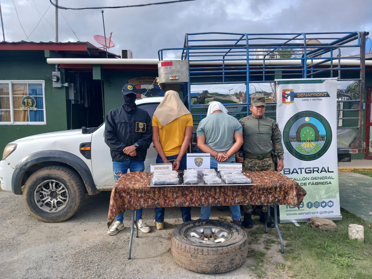 Dos detenidos en Darién tras el decomiso de 10 paquetes de cocaína escondidos en llanta de repuesto