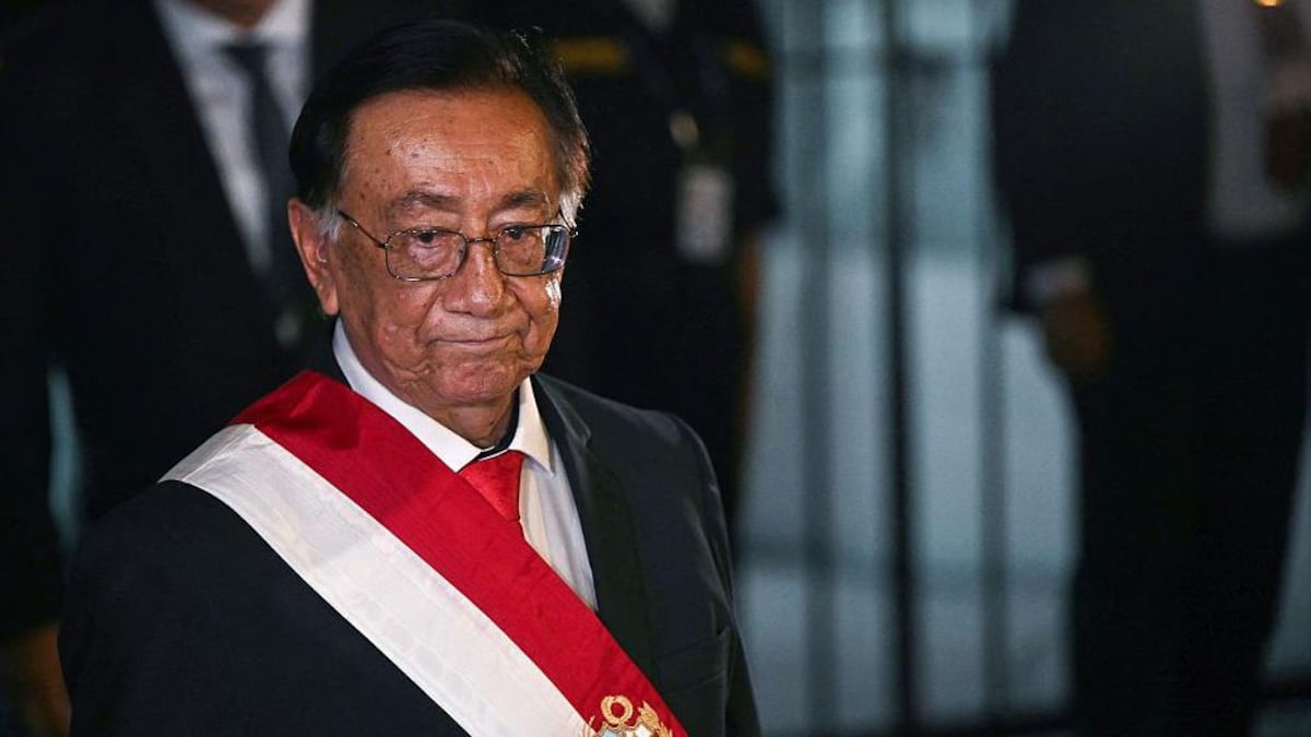 José María Balcázar asume la Presidencia de Perú