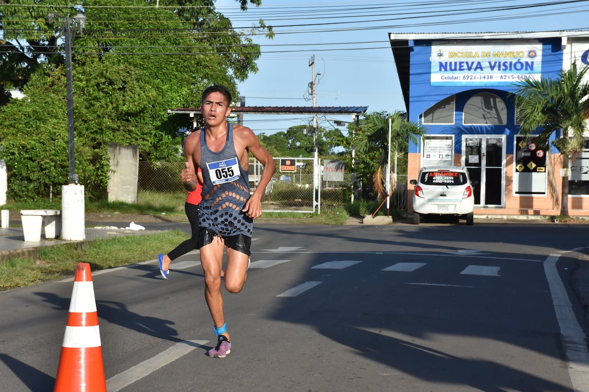 Daniel González encabeza armada panameña