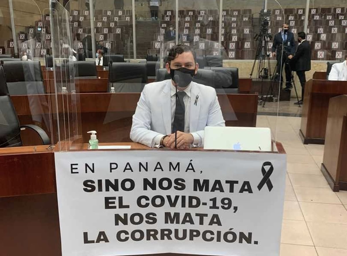 Juan Diego Vásquez explota ante contrato de los semáforos por $3.3 millones de dólares