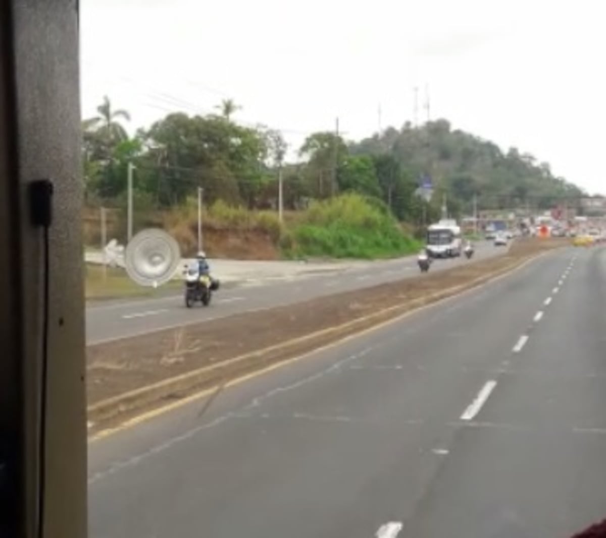 Mujer que viajaba en un bus de Santiago Panamá muere de repente. Buscan descartar sea por Covid. Video