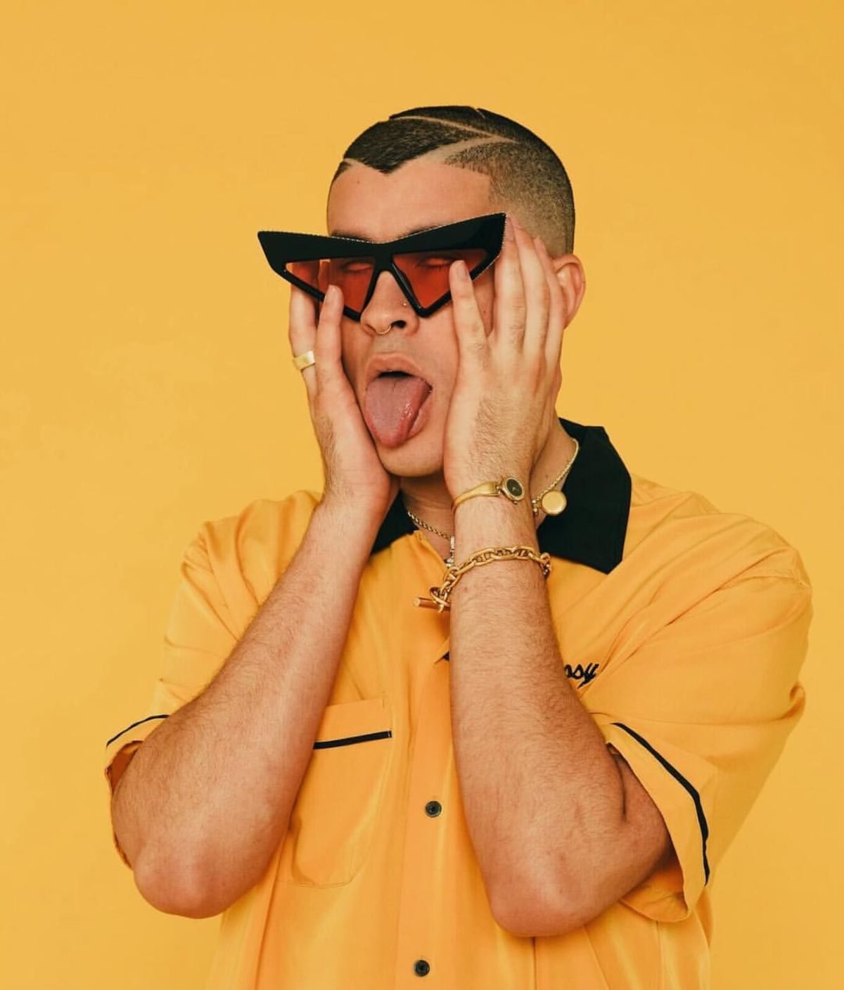 Bad Bunny sorprende con un nuevo álbum en pleno confinamiento: ‘Las que no iban a salir’