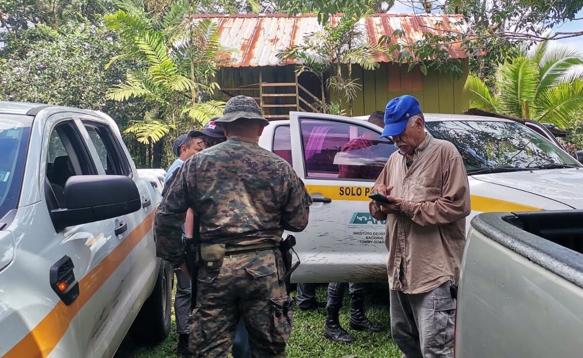 Gunas desalojan al político Hernán García de las tierras de Guna Yala