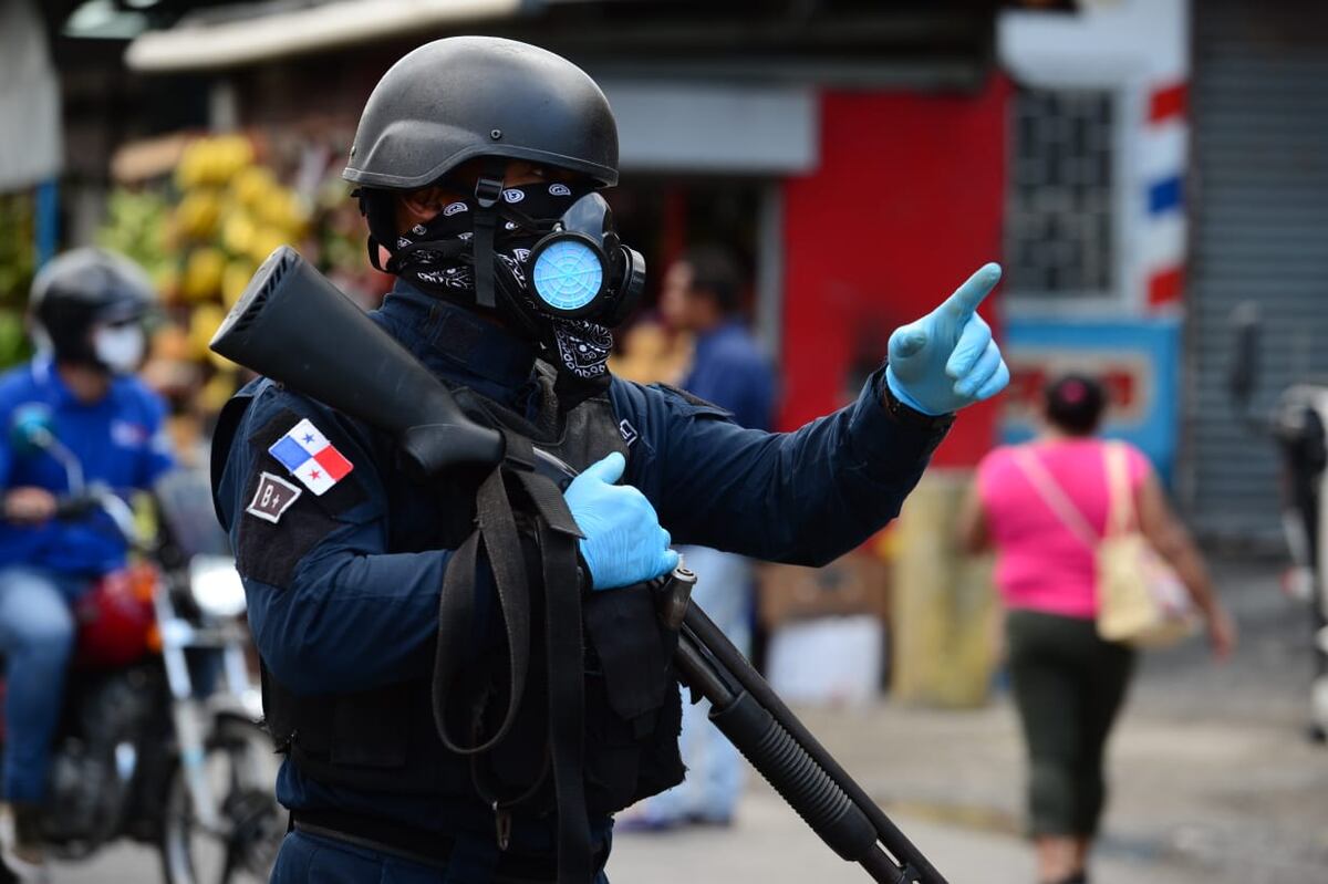 Continúan las protestas. Residentes de El Poderoso en San Miguelito, salen a las calles a reclamar su bono solidario