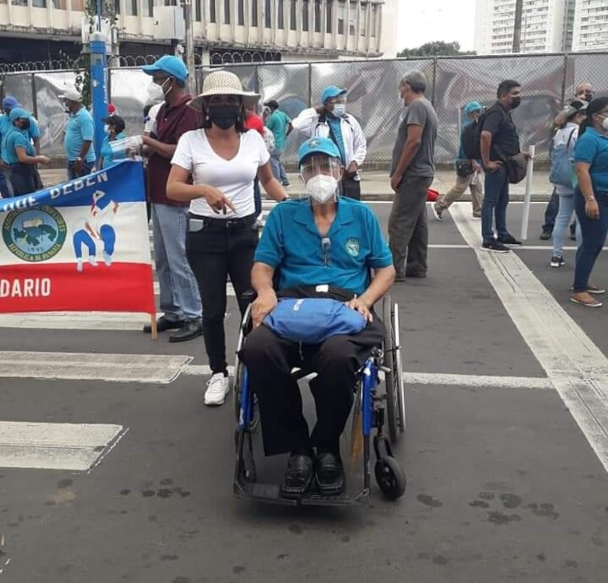 Mi Diario felicita a todos los docentes en su día, en especial al profesor García por todos sus años de servicio 