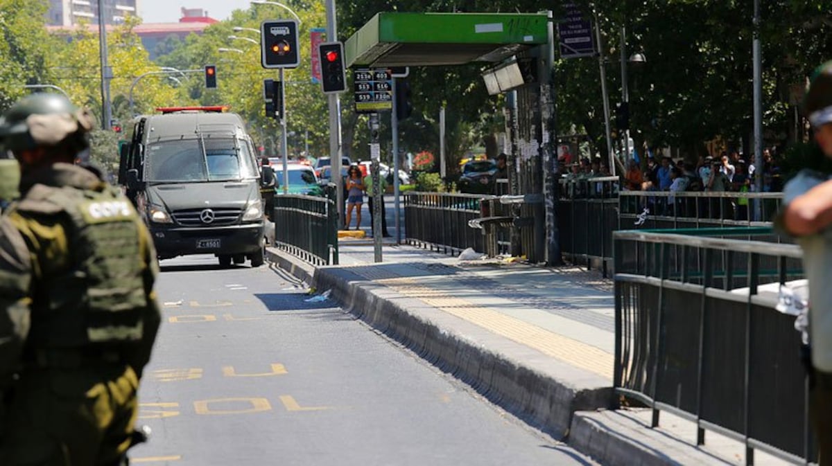 Explosión en parada de bus en el centro de Chile se eleva a alerta terrorista