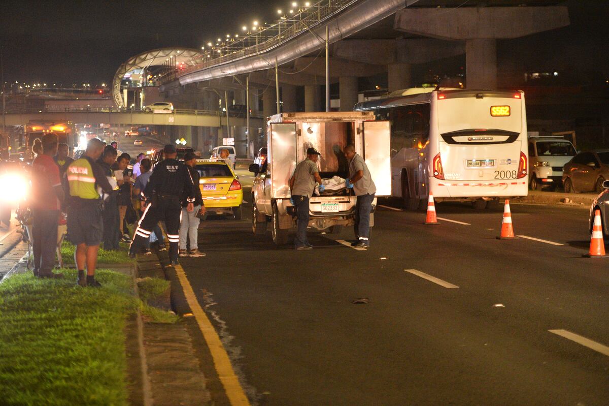 La muerte le impidió llegar a su destino. Mujer muere arrollada por un taxi