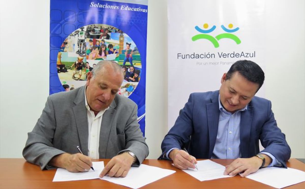 FIRMA DE CONVENIO CON 'ROBÓTICA EDUCATIVA. Beneficiará a colegios en Coclé 