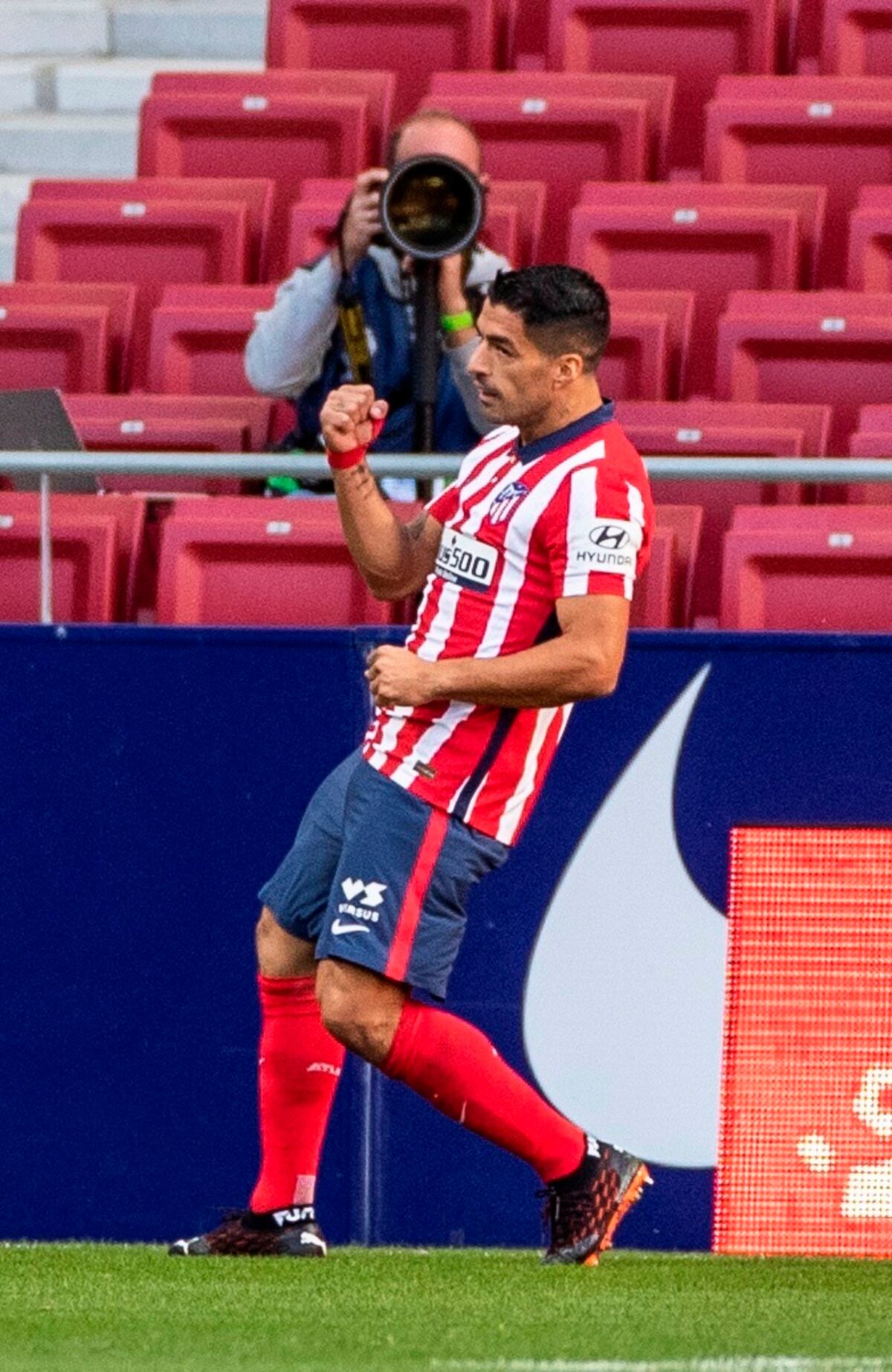 Debuta con doblete y Atlético Madrid golea al Granada