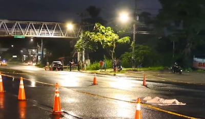 Fin de semana de tragedia: joven muere atropellado en Colón, con un puente peatonal a pocos metros, y hombre fallece tras chocar contra un árbol en Chiriquí