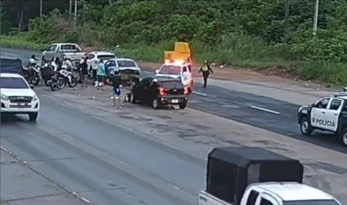 Video. Borracho y amanecido.  Conductor ebrio en plena vía Panamericana colisiona ‘a toda mecha’ a 3 autos que estaban detenidos