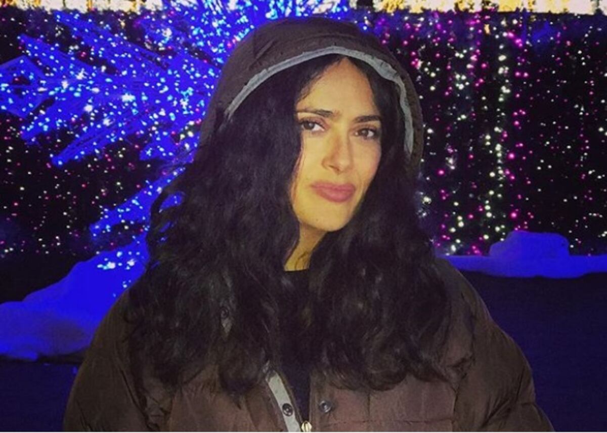 Salma Hayek asombra a muchos fanes mostrando su estupenda silueta a los 52 años