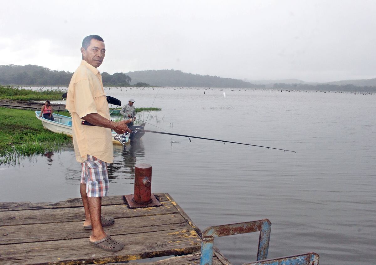 La pesca deportiva en La Represa, una profesión en decadencia