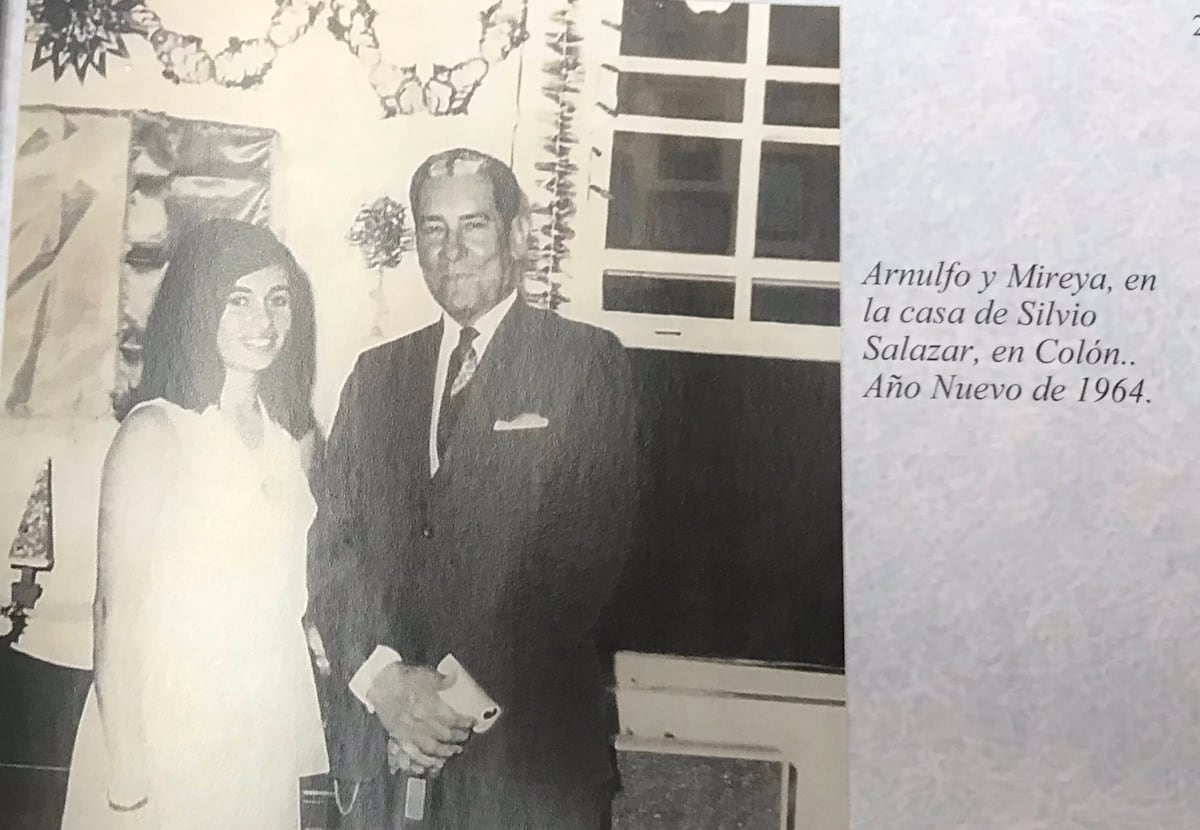 Se vuelve viral. Circula foto del recuerdo de la boda de la expresidenta Mireya Moscoso y el expresidente Arnulfo Arias, hace 50 años