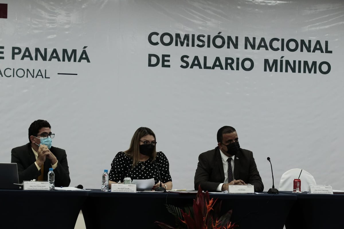 Sigue el diálogo. Desacuerdo entre trabajadores y empresarios en el tema del salario mínimo. Video