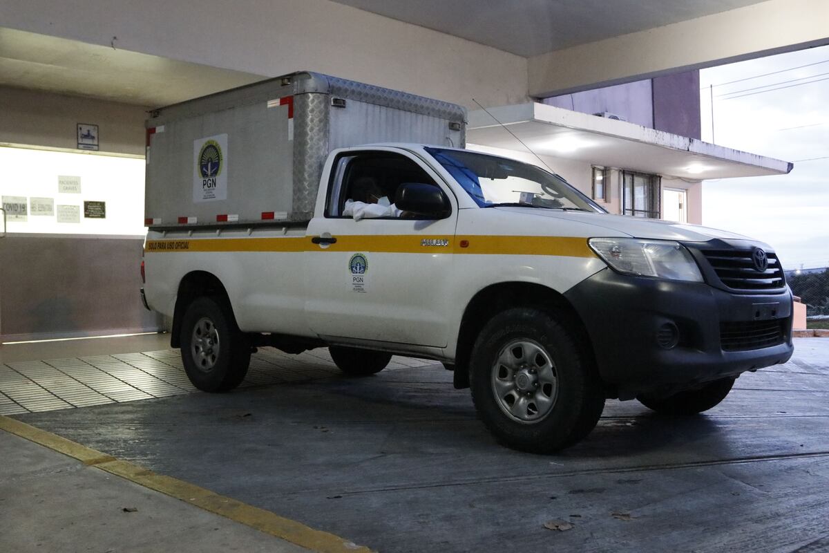 Madre encuentra a su hijo con una puñalada en el pecho; lo lleva al hospital, pero muere