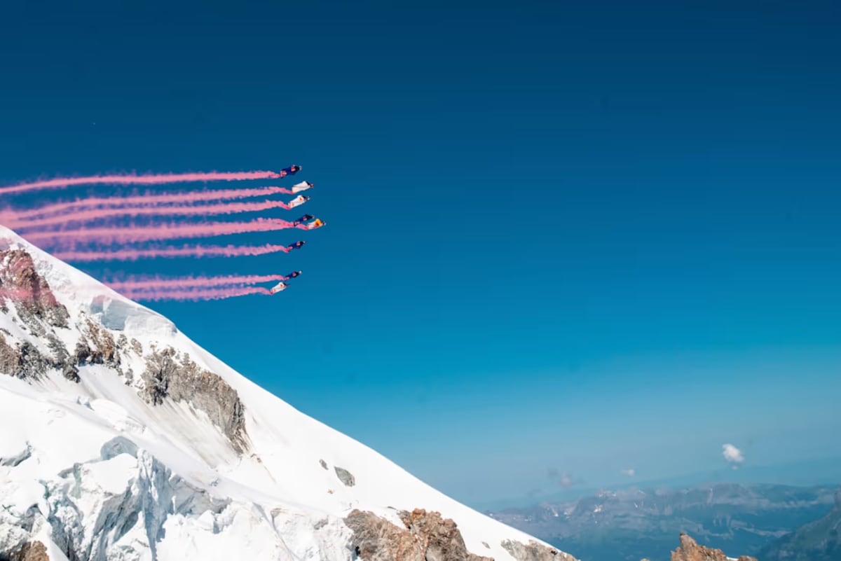 Récord sobre el Mont Blanc con ocho pilotos wingsuit