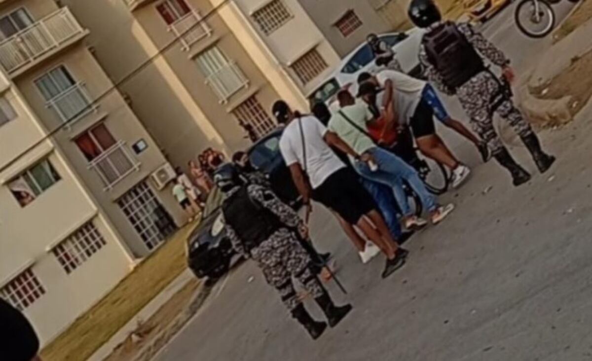 A punta de botellazos recibieron a los policías en ‘parking’ en Ciudad Esperanza en Vacamonte