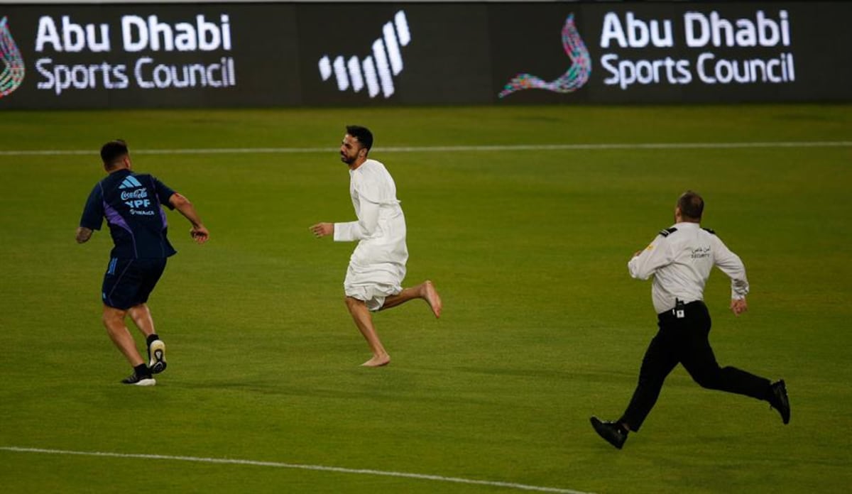 Locura en Abu Dabi para ver el entrenamiento de Argentina con Messi