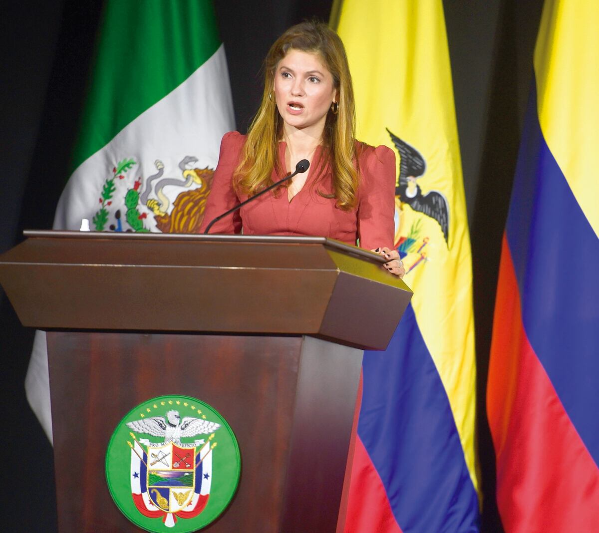 Fuerte presencia de mujeres en toma de posesión de presidenta de Honduras