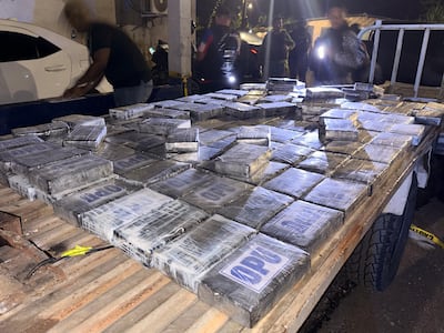 Camión con estructura alterada termina con 150 paquetes de presunta droga decomisados en Colón