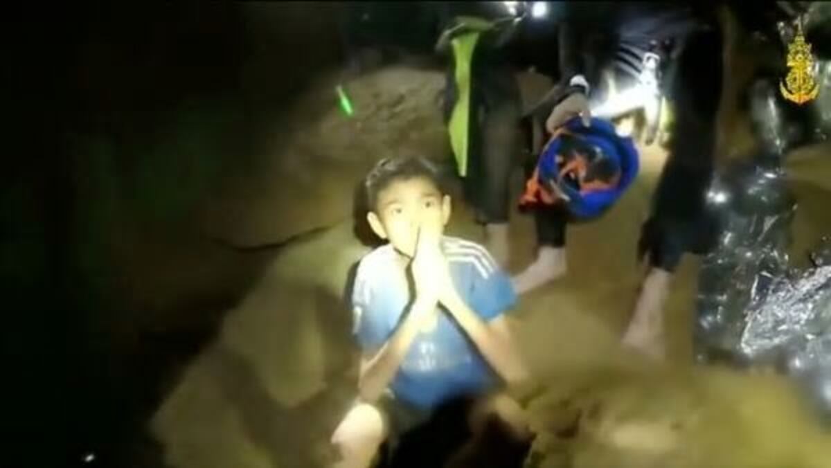 Niños de la cueva tailandesa dan las gracias casi un año después del rescate 