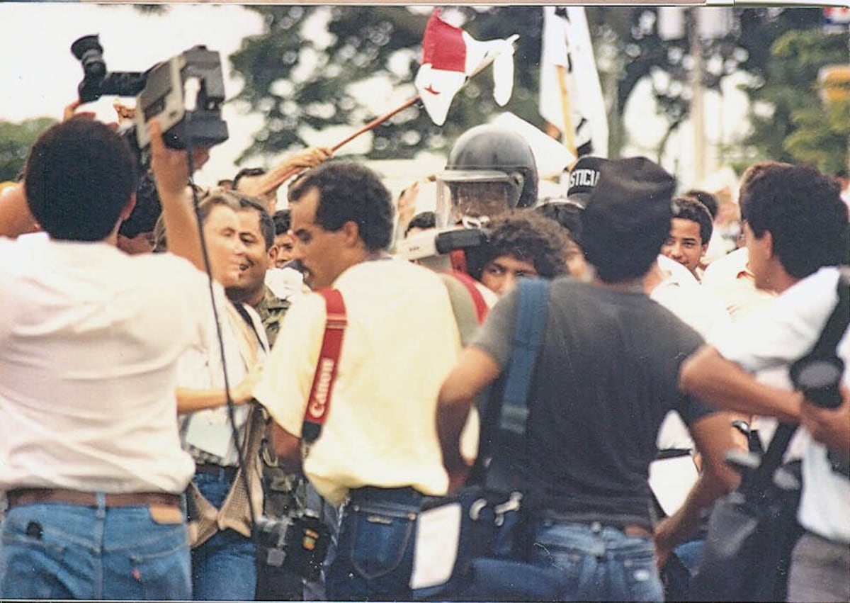 Noriega lo mandó a arrestar por una fotos