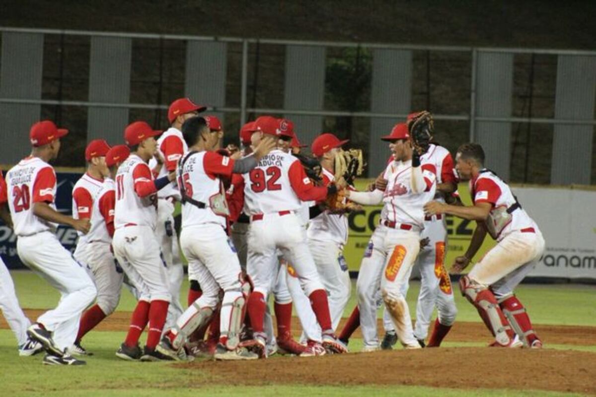 ¡Coclé, campeón! 56 años tenía de no saborear un título juvenil de béisbol VIDEO