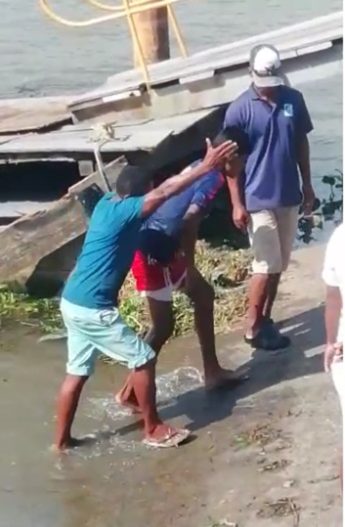 Se enciende lancha en Gamboa. Hay un herido.Video