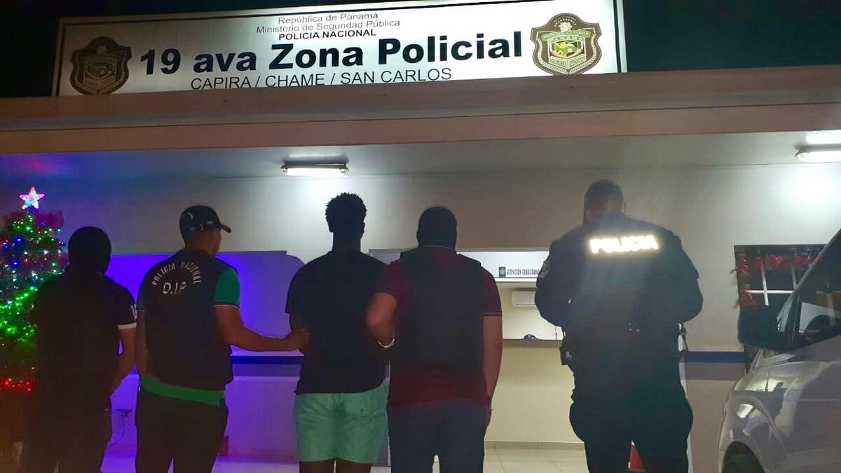 Chequee. Este es el que se autoproclamó dios. Miembros de secta descubierta siguen saliendo de Panamá