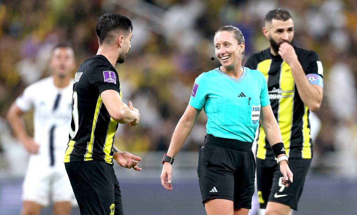 Tori Penso, la primera mujer en arbitrar un partido de clasificación mundialista de Concacaf 