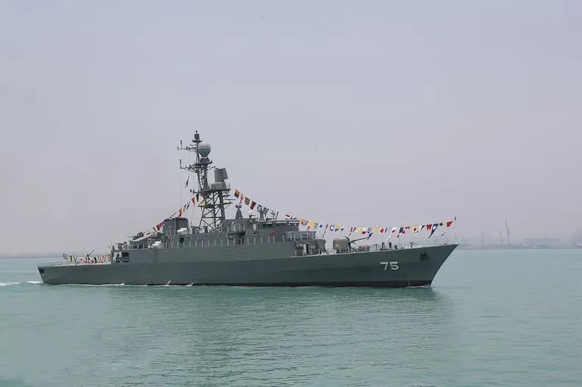 Submarino estadounidense hunde fragata iraní IRIS Dena en el océano Índico