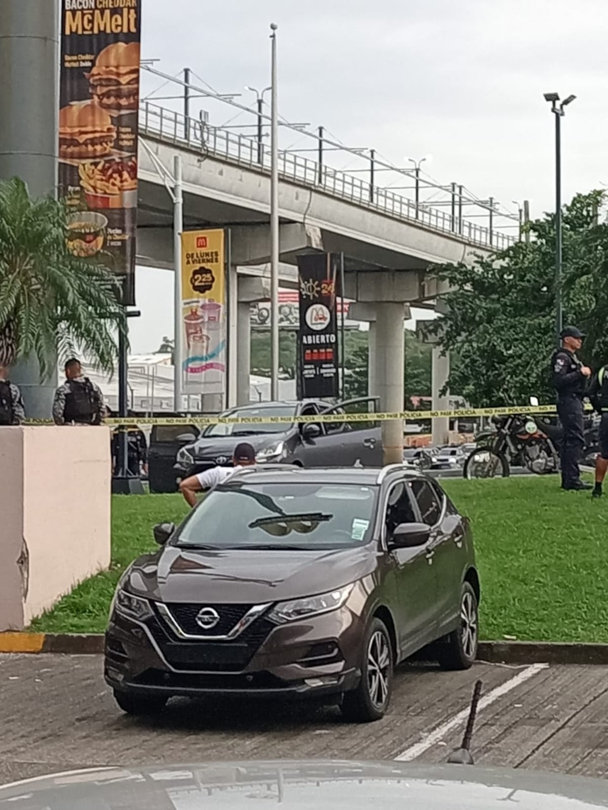 Siete orificios en el carro y dos muertos en Villa Lucre: mujer embarazada recibió disparos en su zona íntima, hombro y muslo