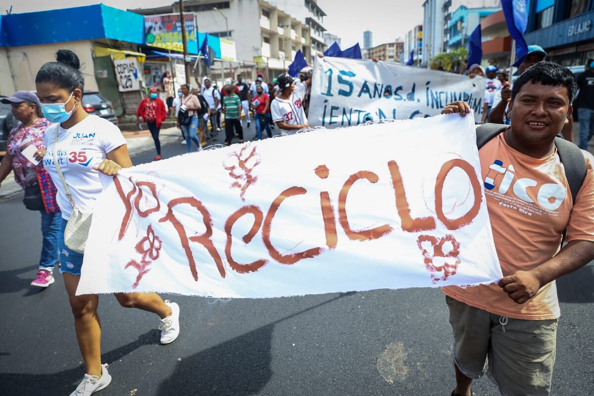 Recicladores de Cerro Patacón marchan y reclaman que se reconozca su trabajo digno. Quieren contrato