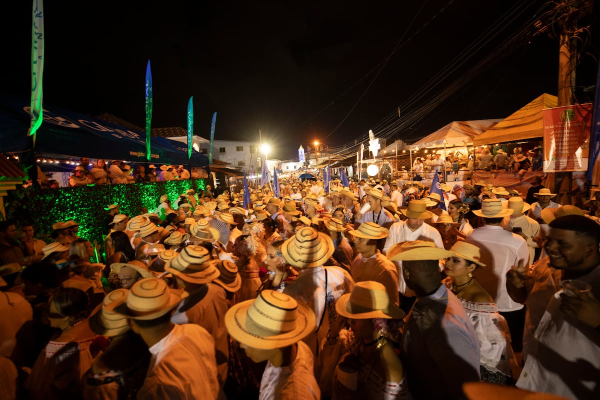 Autoridades y organizadores buscan mejorar la logística del Desfile de las Mil Polleras