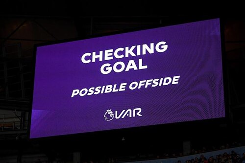 Premier League implementará una nueva regla para evitar errores del VAR