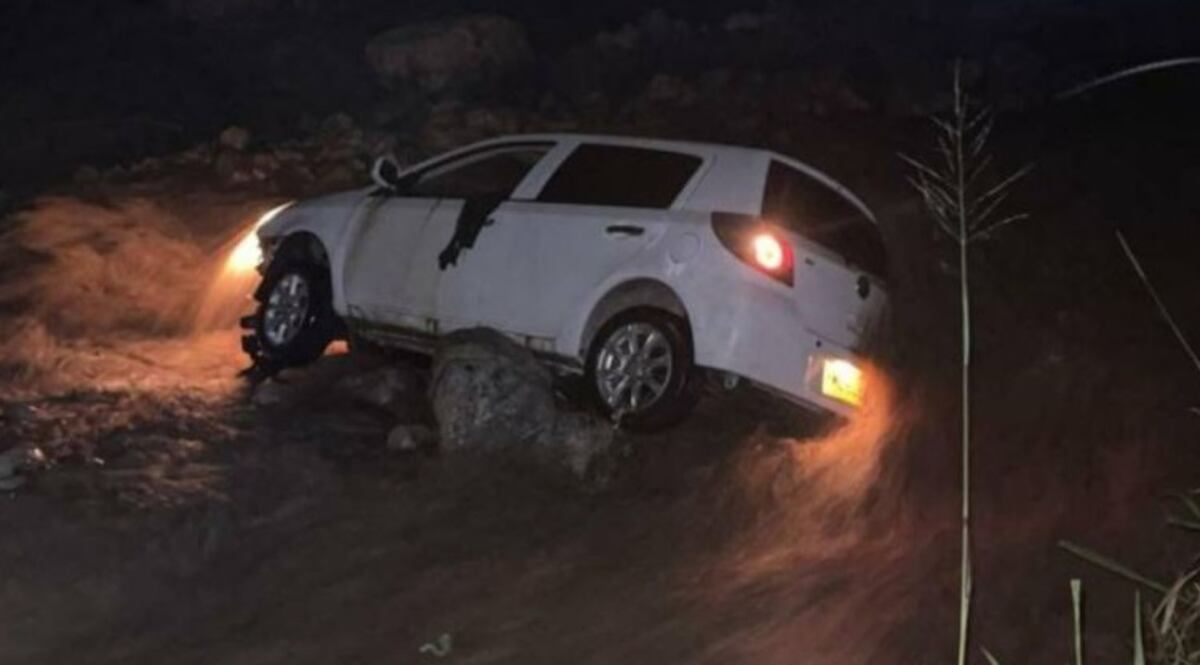 Lamentable. Cónsul de Panamá en Colombia muere por la creciente de un río que arrastró su carro