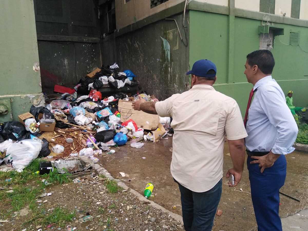 ¡Increíble! AAUD se tiene que apoyar con la Policía para realizar limpieza en áreas donde se obstruyen las labores