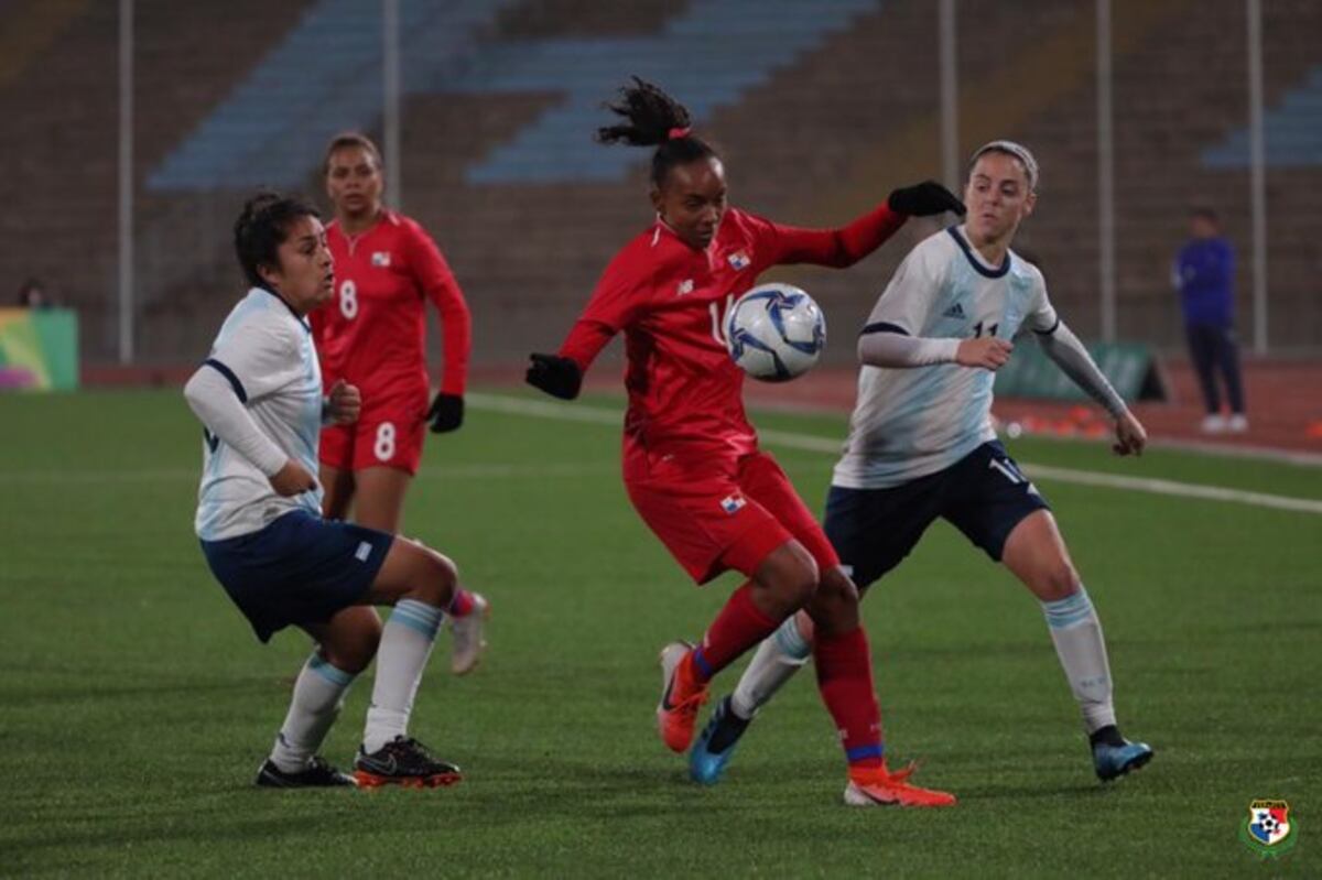 Panamá genera pero no golea y cae ante Argentina