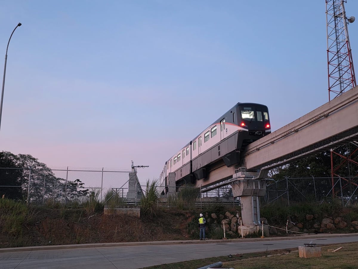 ¡El West ve la luz al final del tranque! El monorriel de la Línea 3 realizó su primera prueba 